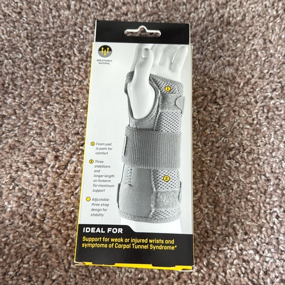 Futuro Left Wrist Deluxe Stabilizer with Firm Support - Picture 3 of 5